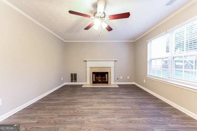 2520 Lake Royale Dr in Riverdale, GA - Building Photo - Building Photo