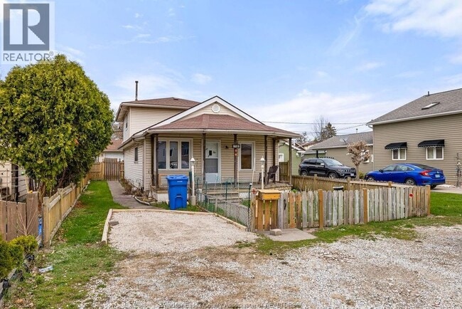 property at 716 Alexandrine St