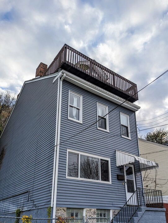 1910 Baldauf St in Pittsburgh, PA - Building Photo