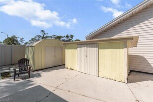 5560 Longleaf Dr in North Fort Myers, FL - Building Photo