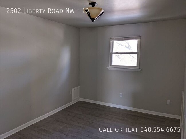 2502 Liberty Rd NW in Roanoke, VA - Building Photo - Building Photo