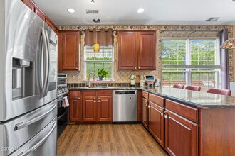 37 Petra Dr in Morganville, NJ - Building Photo - Building Photo