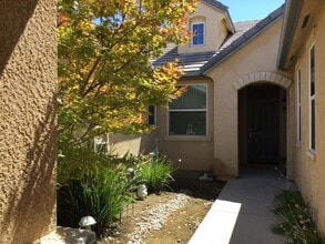 1879 N Nicolette Ln in Clovis, CA - Building Photo - Building Photo
