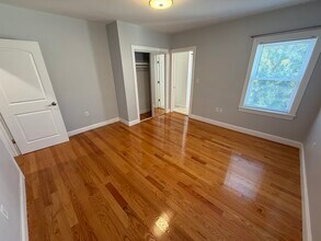 31 Middle St, Unit A in Newton, MA - Building Photo - Building Photo