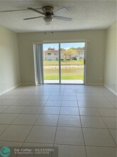 10110 Twin Lakes Dr in Coral Springs, FL - Building Photo - Building Photo