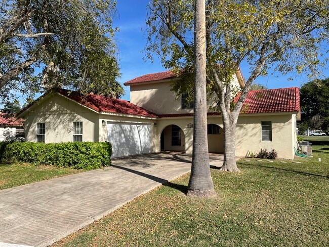 property at 900 Avenida De Leon