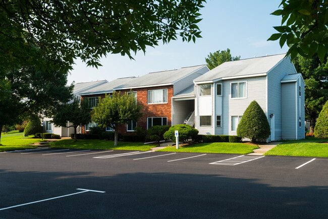 Strawberry Ridge Apartments in Waterford, NY - Building Photo - Building Photo