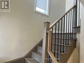 174 Fowley Dr in Oakville, ON - Building Photo - Building Photo