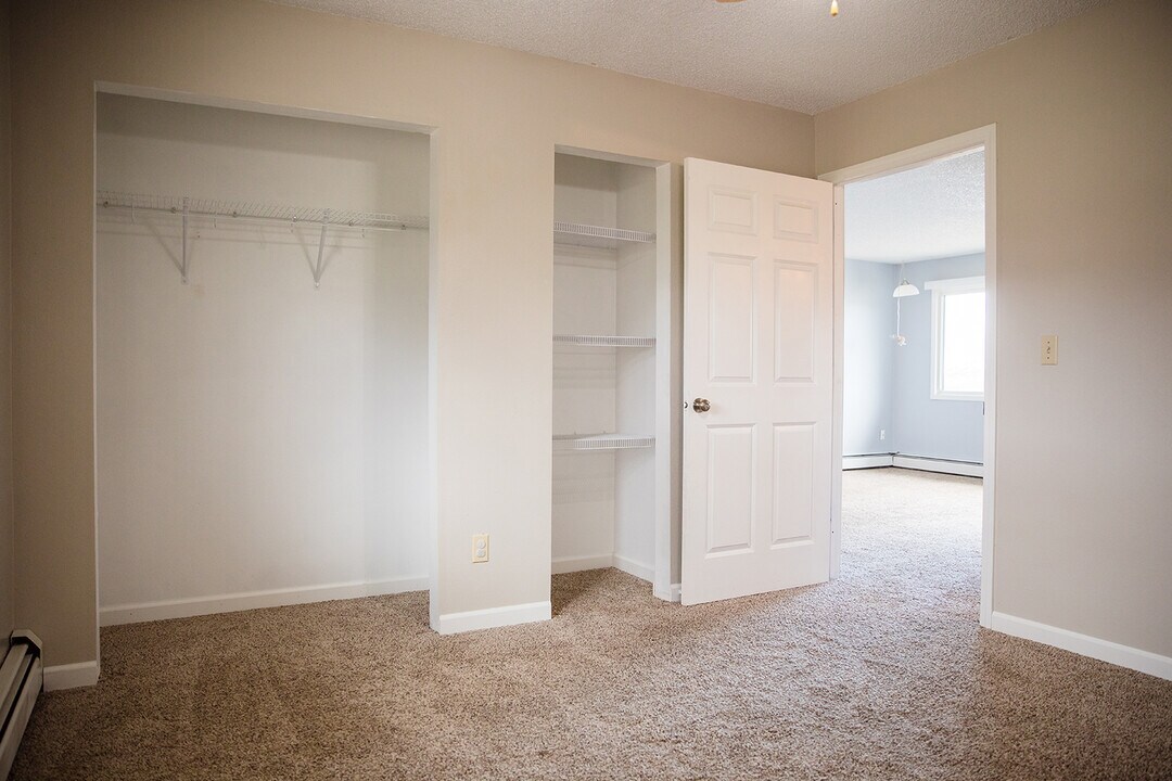 1300 14th Ave NW, Unit 3 in Minot, ND - Building Photo