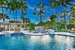 377 Squire Dr in Wellington, FL - Building Photo