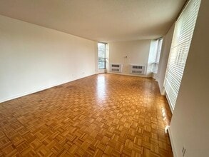 33 Pond Ave in Brookline, MA - Building Photo - Building Photo