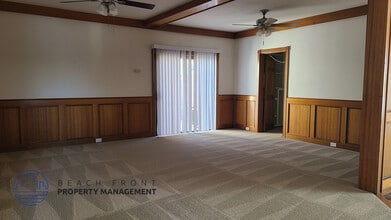 11500 E 215th St in Lakewood, CA - Foto de edificio - Building Photo