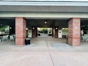 1607 Halliana Ct in Bakersfield, CA - Building Photo - Building Photo