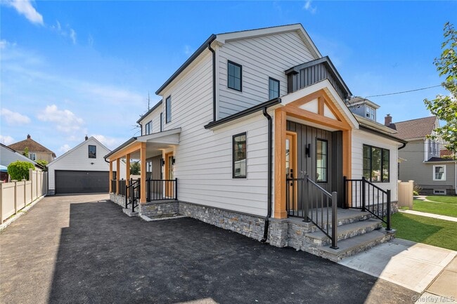 157 Lincoln Ave in Mineola, NY - Building Photo - Building Photo