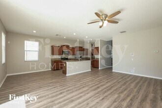 10833 Kirkwall Port Dr in Wimauma, FL - Foto de edificio - Building Photo