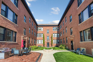 7427 N Clark St in Chicago, IL - Building Photo