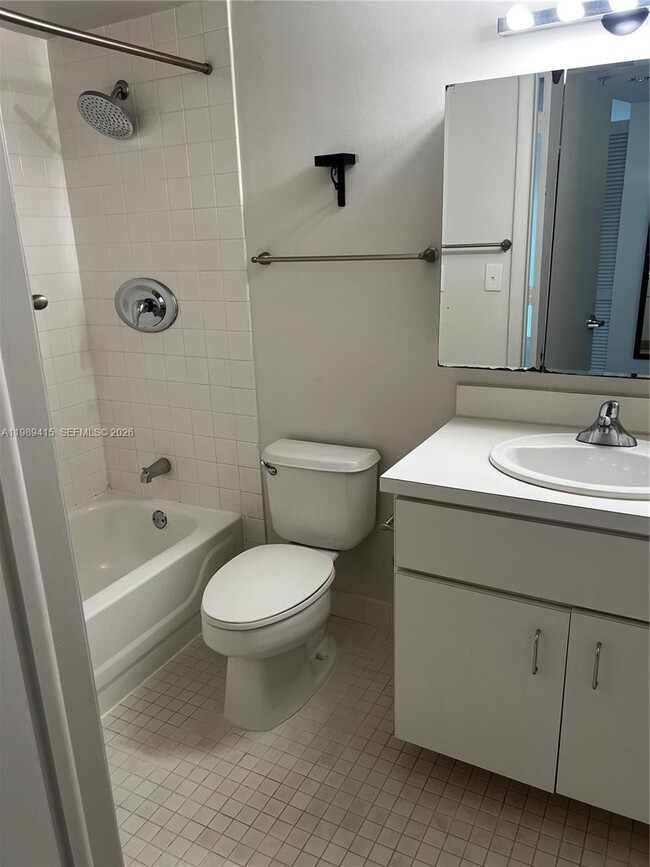 5705 SW 72nd St in Miami, FL - Building Photo - Building Photo