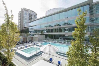 112 13th St E in North Vancouver, BC - Building Photo - Building Photo