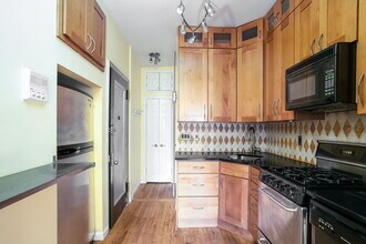 235 E 54th St in New York, NY - Building Photo - Building Photo