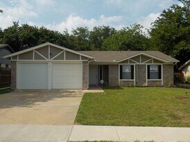 107 Hidalgo Ln in Arlington, TX - Building Photo