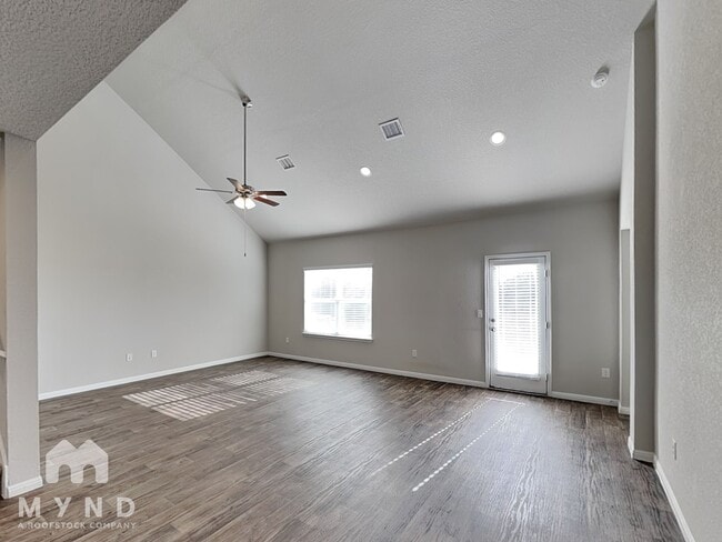 11125 Pack Wagon Trail in Austin, TX - Foto de edificio - Building Photo