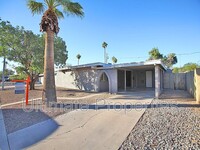 3702 E Altadena Ave in Phoenix, AZ - Foto de edificio - Building Photo