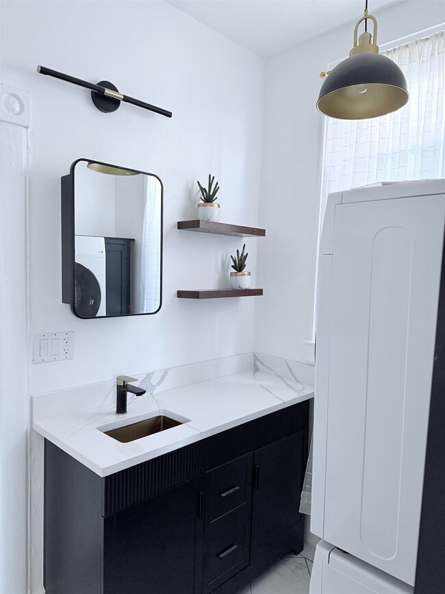 310 SUMMIT Ave in Jersey City, NJ - Building Photo - Building Photo