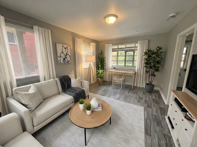 560 Wylie Ave in Clairton, PA - Building Photo - Building Photo