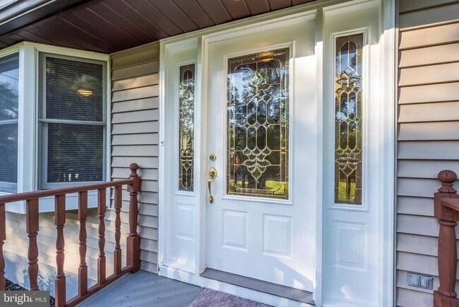 property at 165 Lakeview Dr S