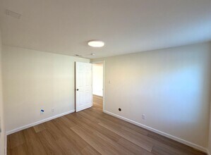 860 Olive Ave in South San Francisco, CA - Building Photo - Building Photo