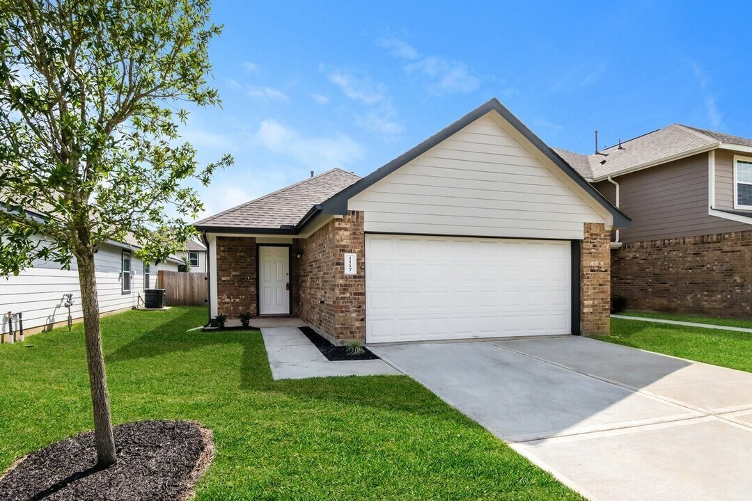 1117 Copal Trl in Conroe, TX - Foto de edificio