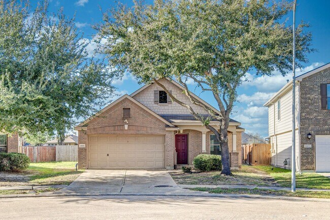 property at 16026 Arapaho Bend Ln
