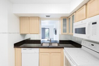 1250 Lincoln Rd in Miami Beach, FL - Building Photo - Building Photo