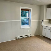 44 Radio Station Rd in Berkeley Springs, WV - Foto de edificio - Building Photo