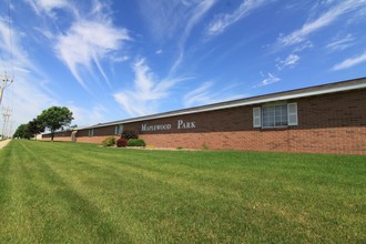 Maplewood in De Pere, WI - Foto de edificio - Building Photo