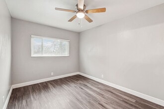 Sunset Crossing in Sacramento, CA - Foto de edificio - Building Photo