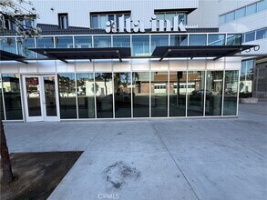5750 Hollywood Blvd, Unit 230 in Los Angeles, CA - Building Photo - Building Photo