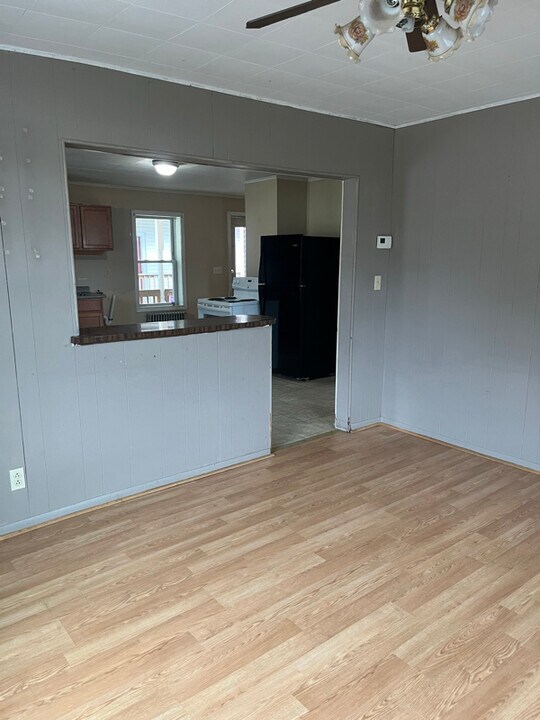 583 Rockingham St in Berlin, NH - Building Photo