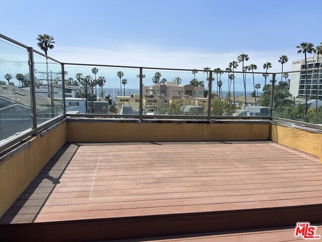 2216 Main St in Santa Monica, CA - Building Photo - Building Photo