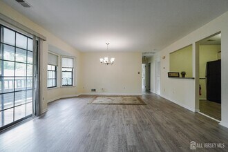 809 Woodhaven Dr in Edison, NJ - Building Photo - Building Photo