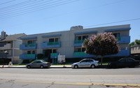 21330 Parthenia St in Canoga Park, CA - Building Photo - Building Photo