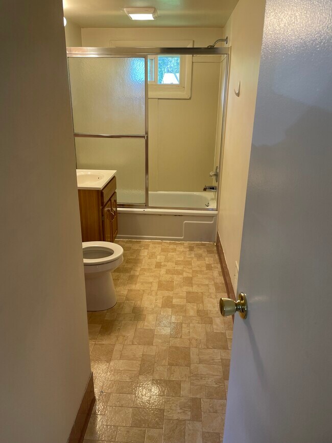 159 Kendall Ave in Ithaca, NY - Foto de edificio - Building Photo