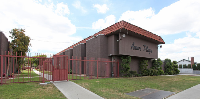 Amar Plaza in La Puente, CA - Foto de edificio - Building Photo