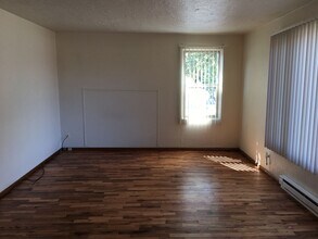 1855 Oak St in Eugene, OR - Building Photo - Building Photo