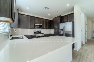 1396 Algodon Rd in Plumas Lake, CA - Foto de edificio - Building Photo
