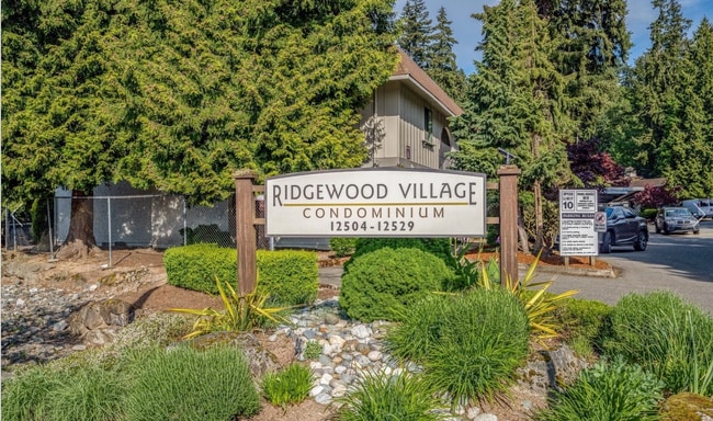 12515 NE 117th Pl in Kirkland, WA - Building Photo - Building Photo