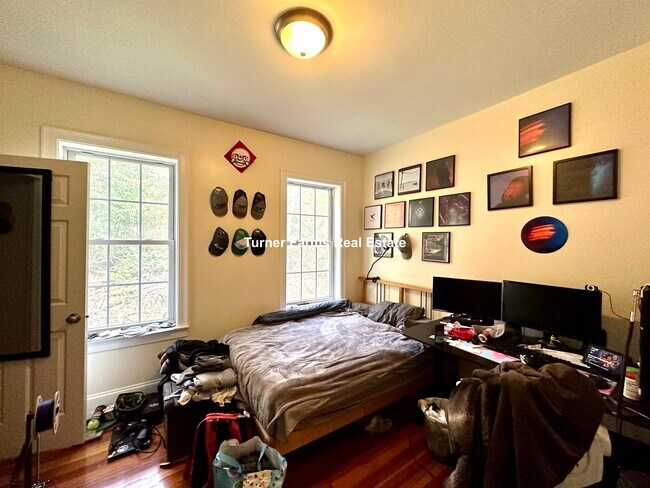 107 Fisher Ave, Unit 1 in Boston, MA - Foto de edificio - Building Photo