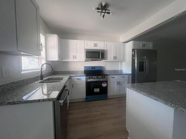 property at 1353 Lakeview Rd