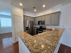 9786 W Hanover Grove Ave in Las Vegas, NV - Foto de edificio - Building Photo