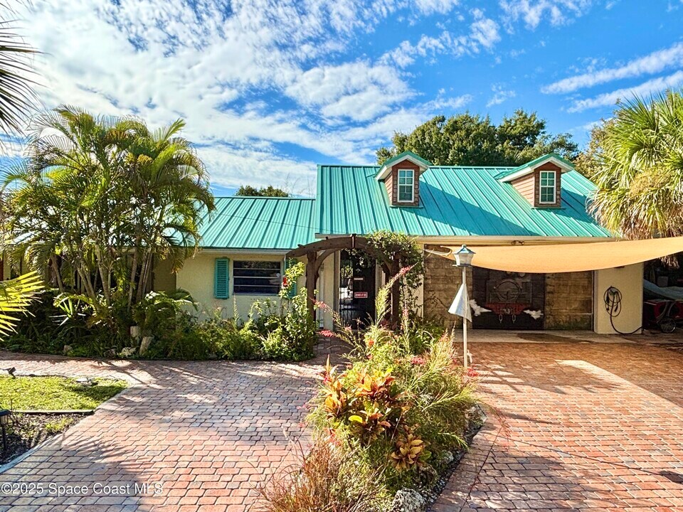 3955 Fooshe Ave in Micco, FL - Building Photo